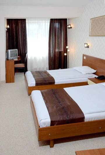 Фото номера Трехместный номер Отель Hotel Rila г. Дупница 2